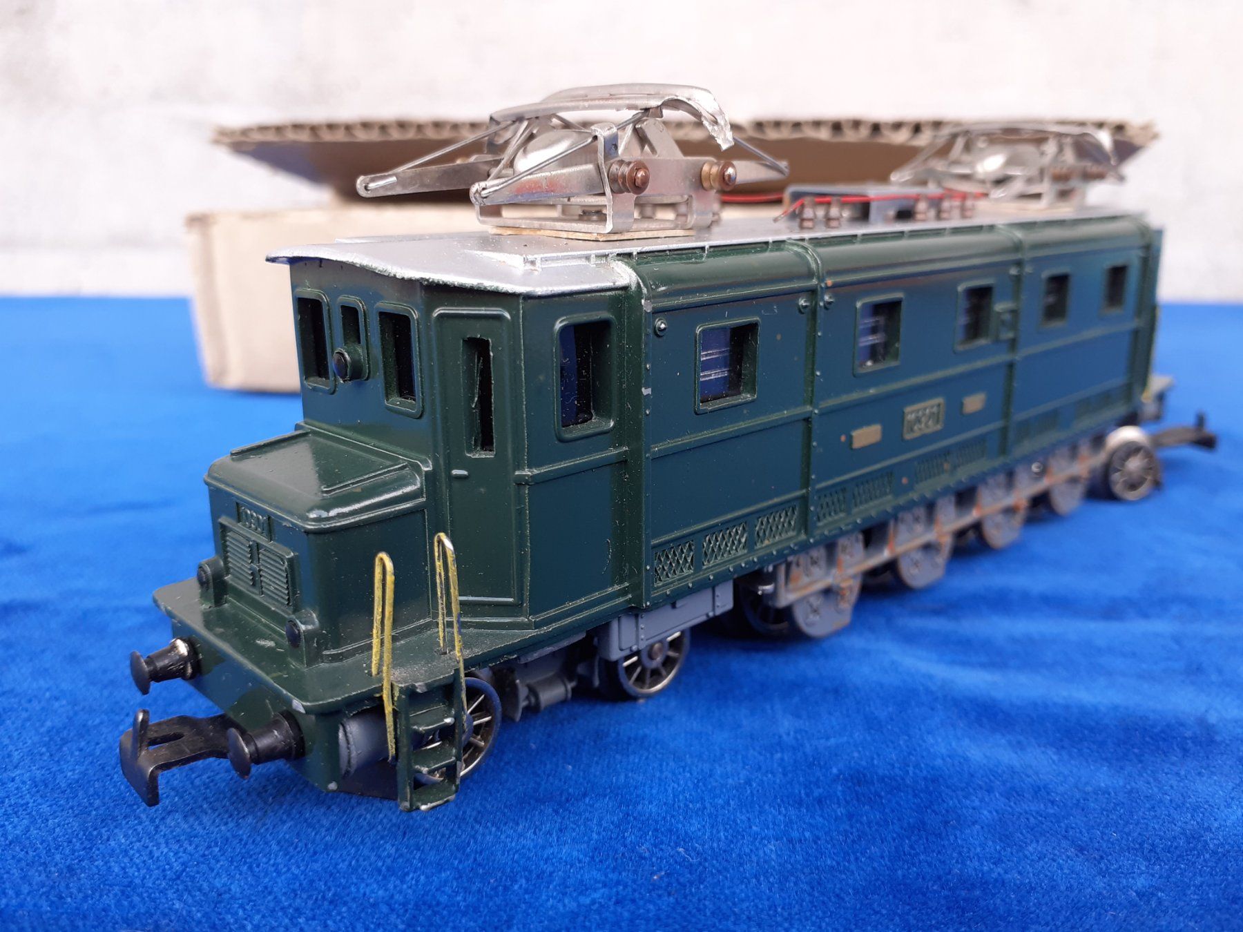 Hag Modellini di ferrovie: HAG E-Lok SBB Ae 4/7  H0 Lok-Nr. 10901 – Usato da Arbedo venduto da aladino666 3