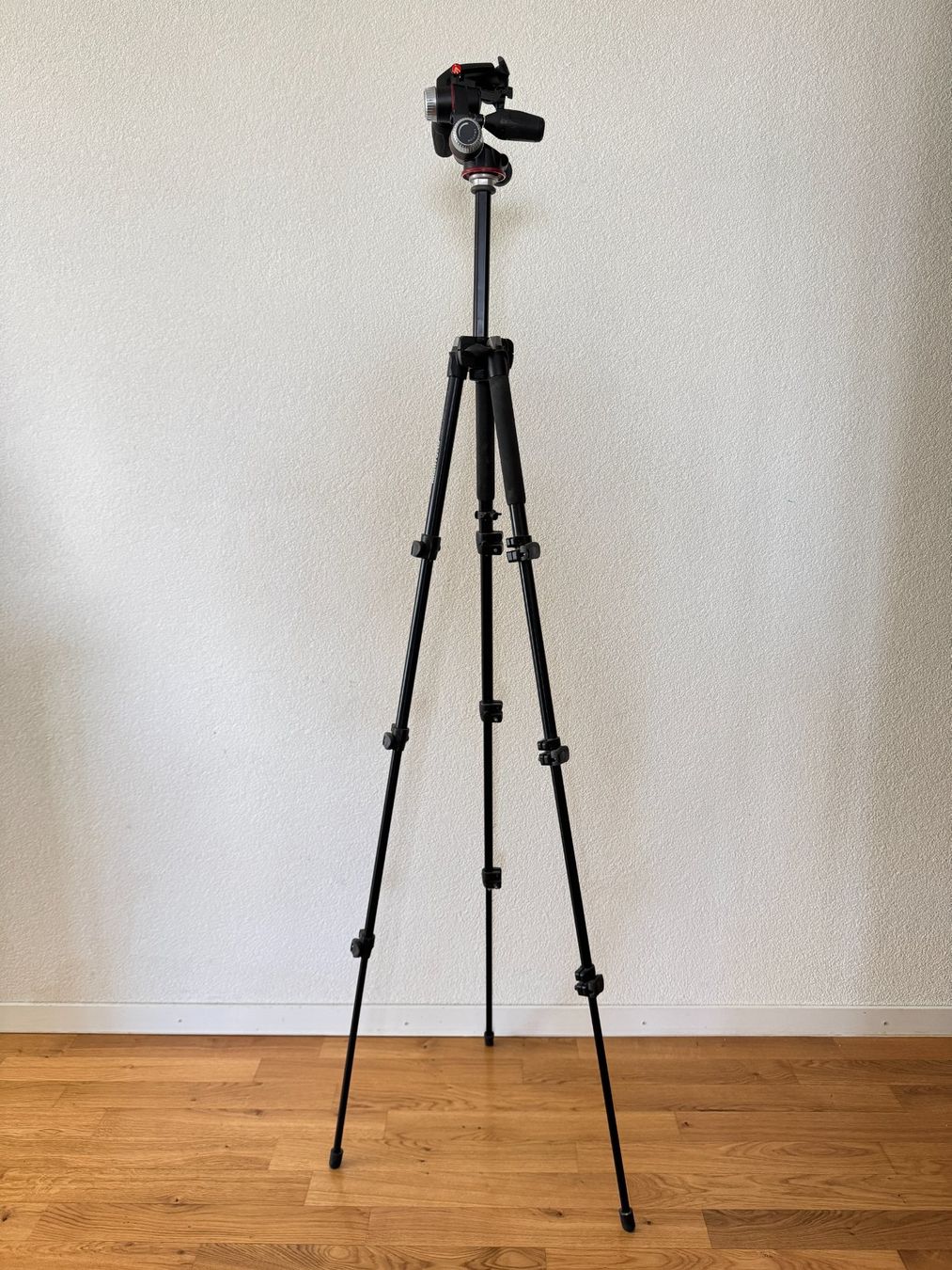Manfrotto Treppiedi & Teste: Manfrotto Tripod – Usato da Gland venduto da billbiz
