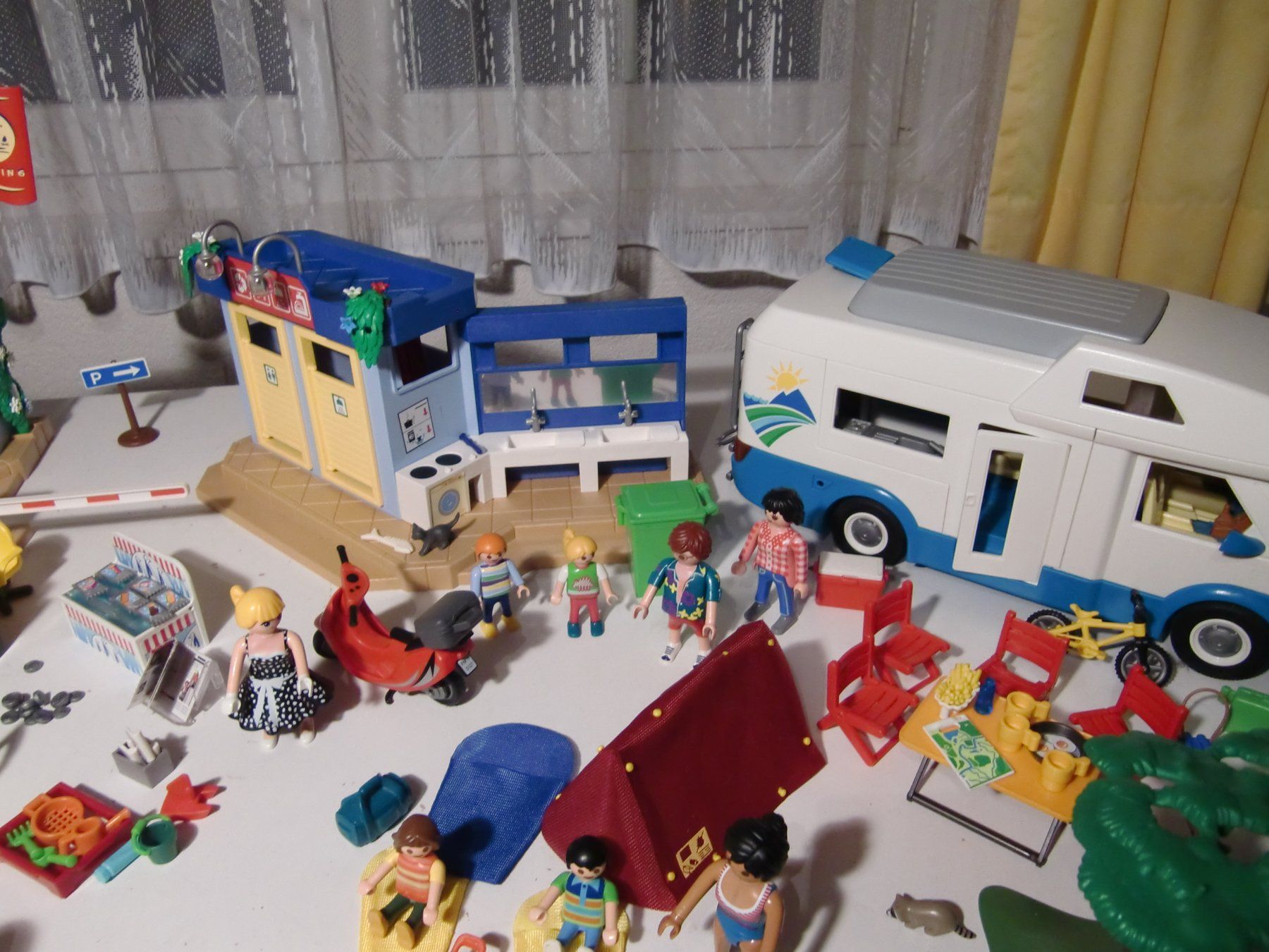 Playmobil Spielzeuge: Playmobil Campingplatz mit Camper + Rutsche - extra gross – Gebraucht aus Arbon von 200sterne 2