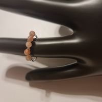 Handgemachter Ring mit Sonnensteinen