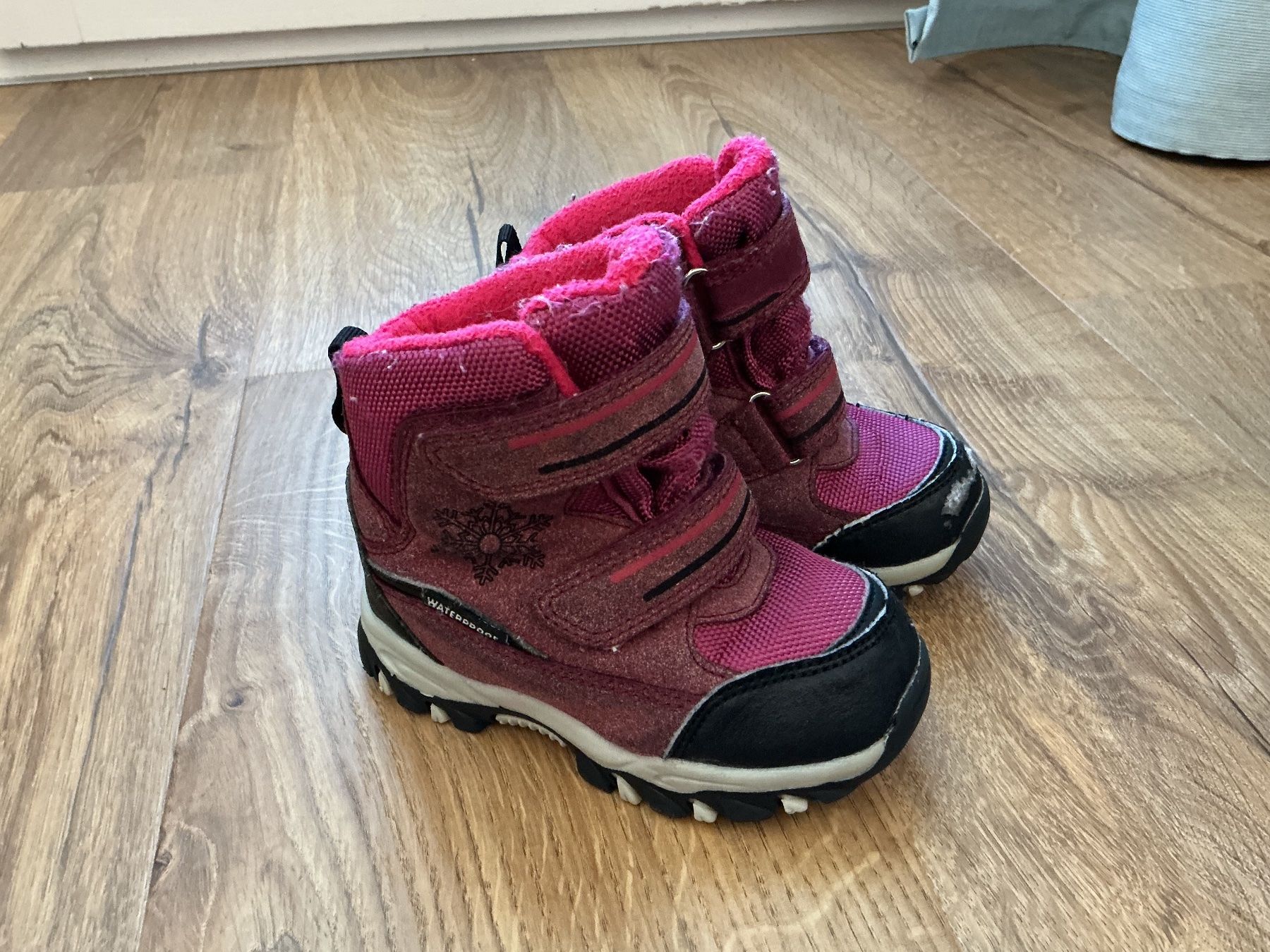 Scarpe per ragazzi: Baby Winter Boots 23 – Usato da Brugg AG venduto da Magna3