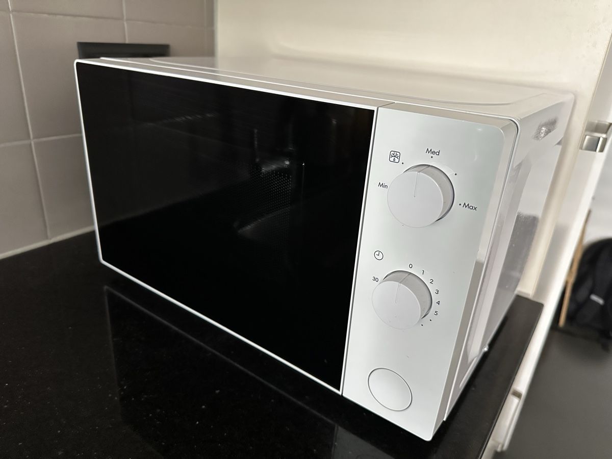 Appareils de cuisine: Microwave  – D'occasion à Ostermundigen par Raqinah