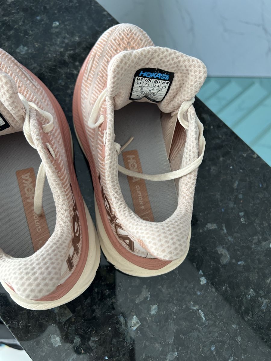 Damenschuhe: Hoka running shoes  – Gebraucht aus moosseedorf von Tannaz.k 1