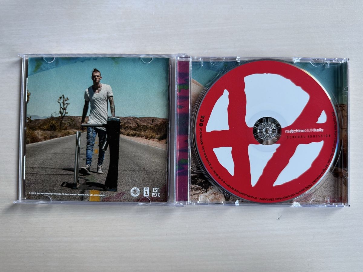 CD: Machine Gun Kelly - General Admission Deluxe Edition – Usato da Oberried Brienz venduto da Chyara 2