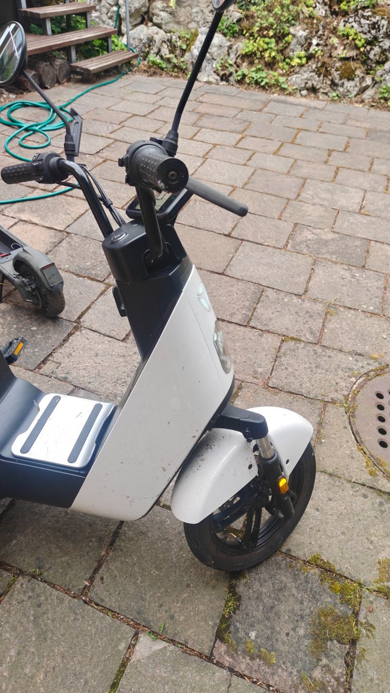 Yadea Scooters: Yadea V7 E‑Roller / E‑Scooter, 2’998 km – Gebraucht aus Schaffhausen von cam_5yql 3