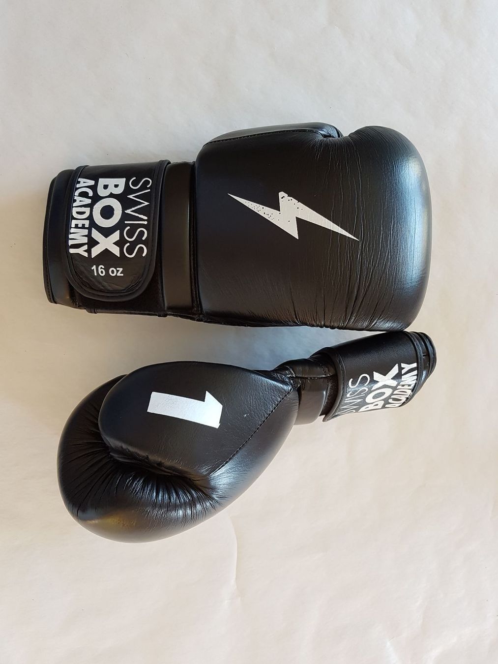 Guanti & manicotti: Boxhandschuhe Leder schwarz SBA FLASH 14 OZ. NEU inkl. Tasch – Nuovo e nell'imballaggio originale da Stettlen venduto da swissfitshop 1