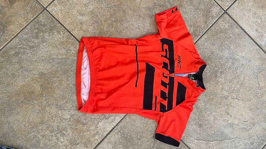 Biciclette: Maglia da bicicletta – Usato da Verscio venduto da nat_928w