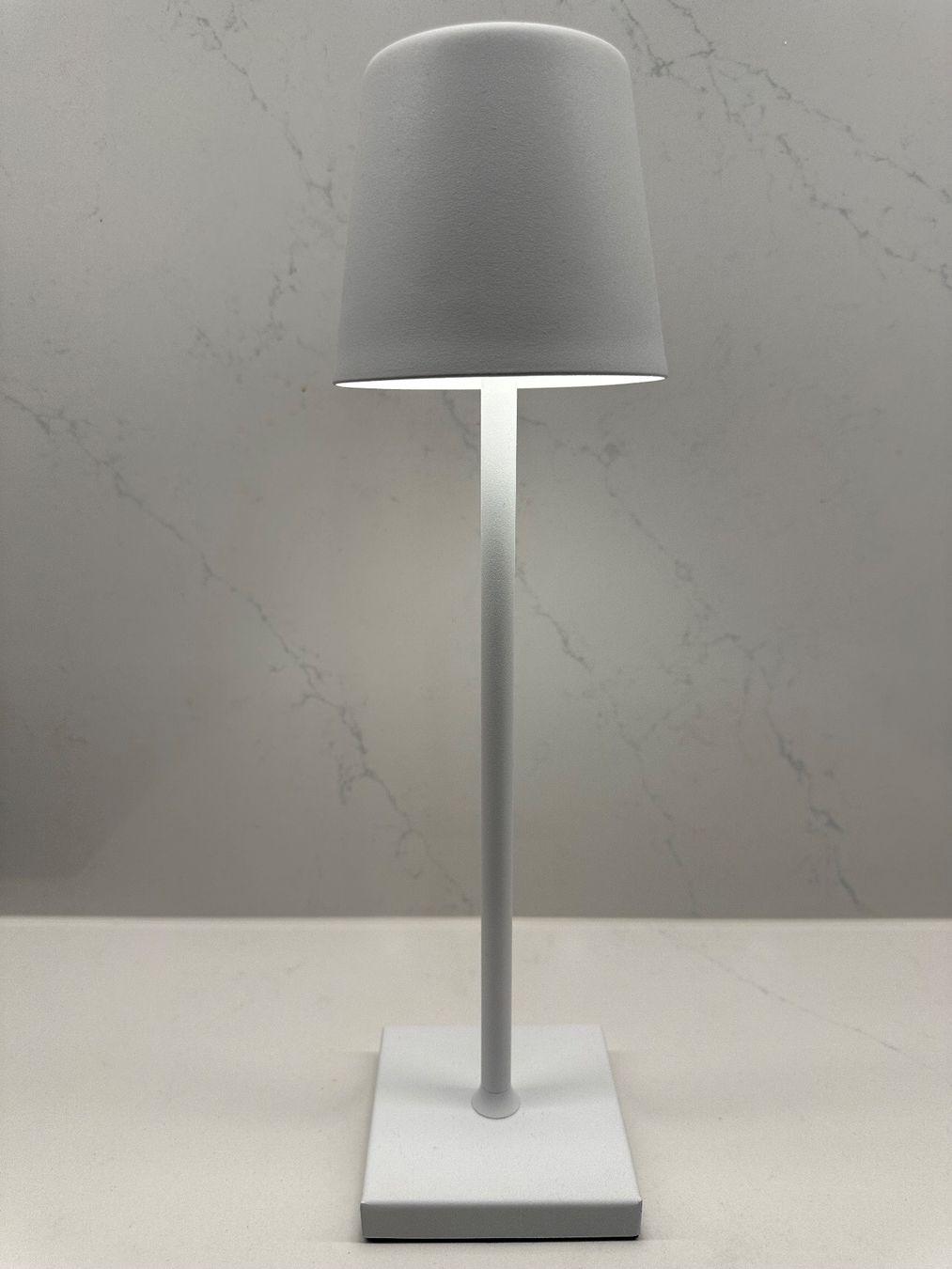 Lampen: Attraktive LED Tischleuchten einstell- & dimmbar, fabrikneu – Neu und originalverpackt aus Baar von bruderm01 1