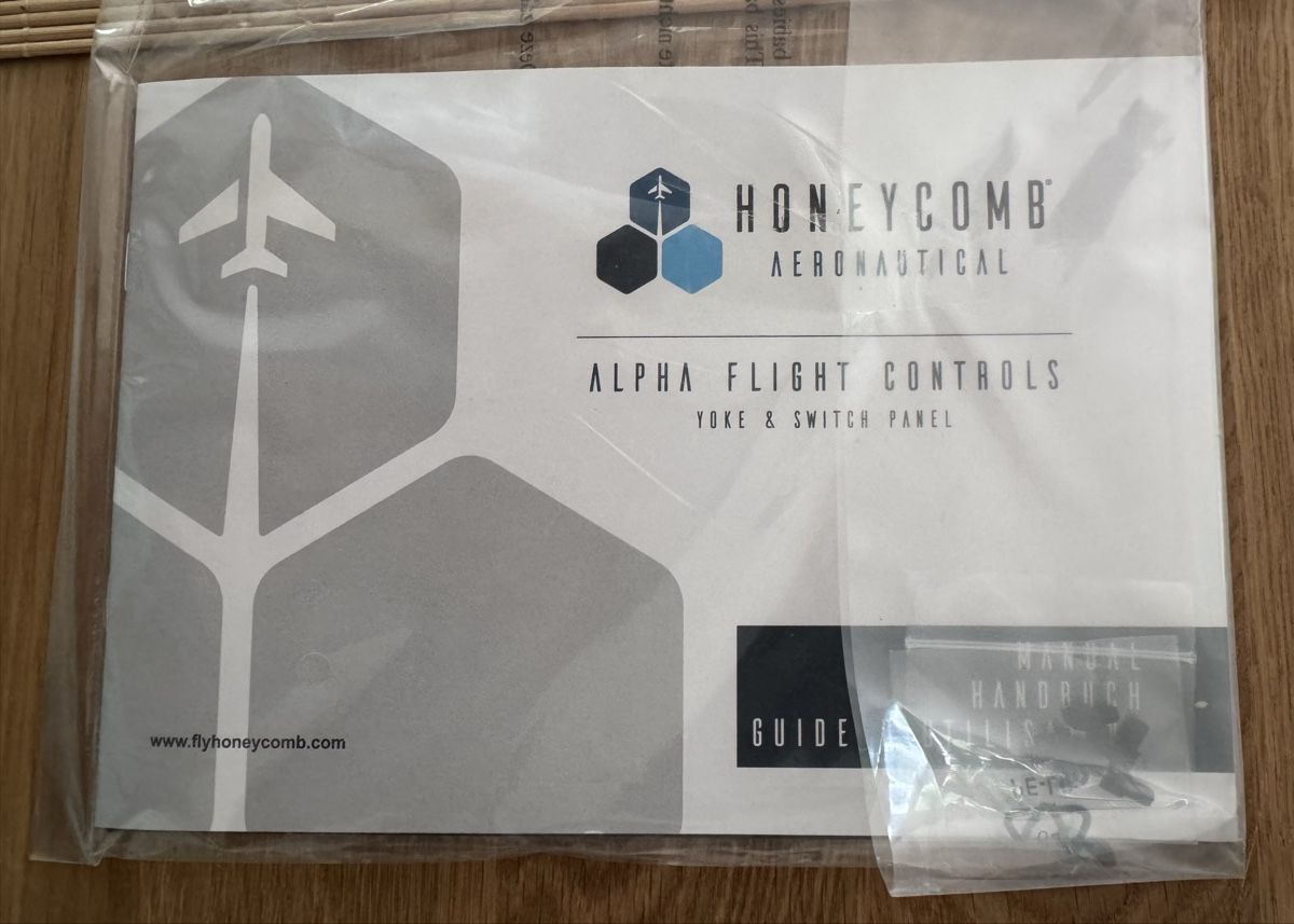 Honeycomb Controller: Honeycomb Alpha Flight Controls Yoke & Switch Panel – Usato da Obernau venduto da den_vrp6 7