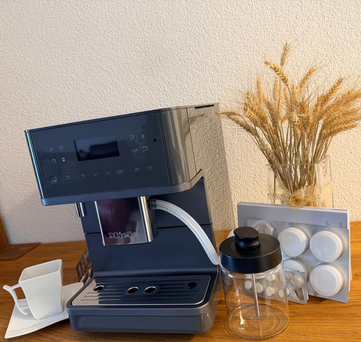 Miele Machines à café & Machines à expresso: Caffe Maschine MIELE CM 6560 – D'occasion à Wohlen AG par cam_f8rq