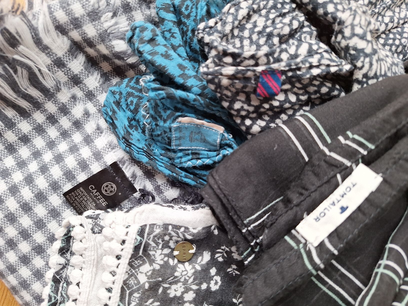 Foulards & écharpes: Schalpaket 5 Stück div Marken – D'occasion à Dörflingen par cra_5rv7 2