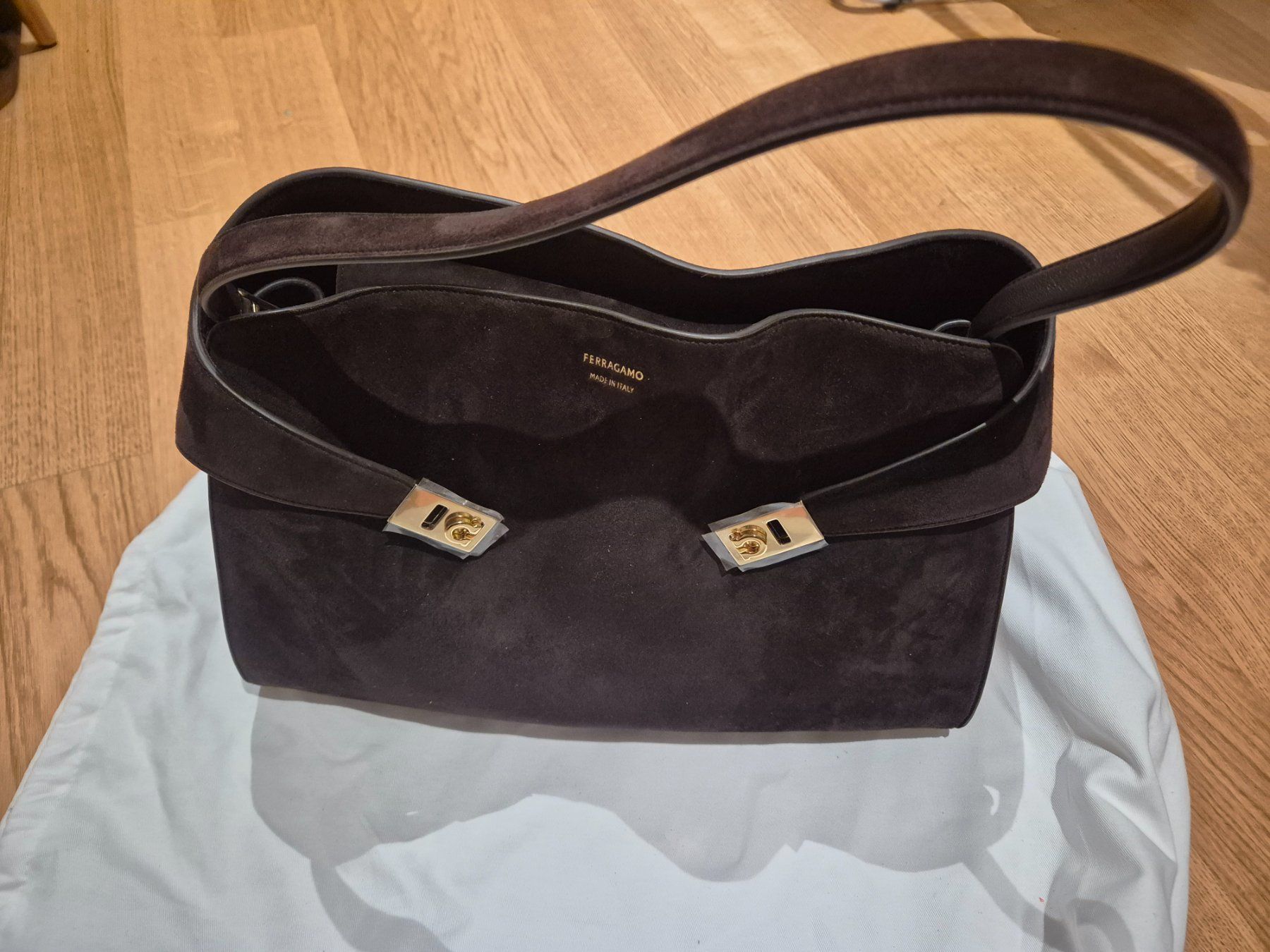 Salvatore Ferragamo Taschen für Damen: Ferragamo Hug bag – Gebraucht aus Glattpark(Opfikon) von gog_ynp9 1