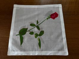 Taschentuch mit roter Rose bedruckt weiss ca.30x30cm