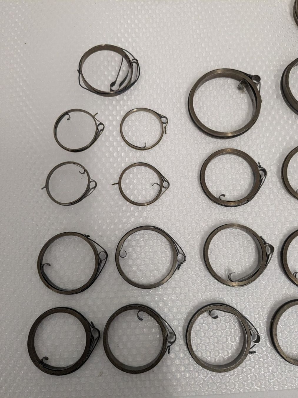 Orologi: Aufzugsfedern Diverse Grössen – Usato da Weinfelden venduto da blaukreuz_brocki_TG 5