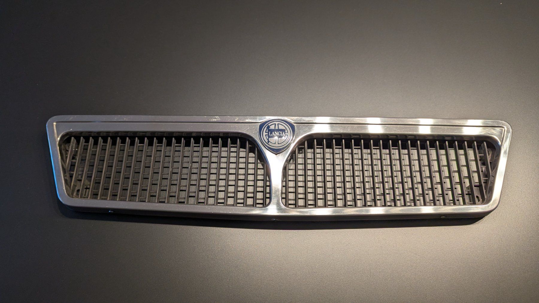 Lancia Tutti pezzi di ricambio auto: Kühlergrill Lancia Beta – Usato da Wuppenau venduto da Signum001