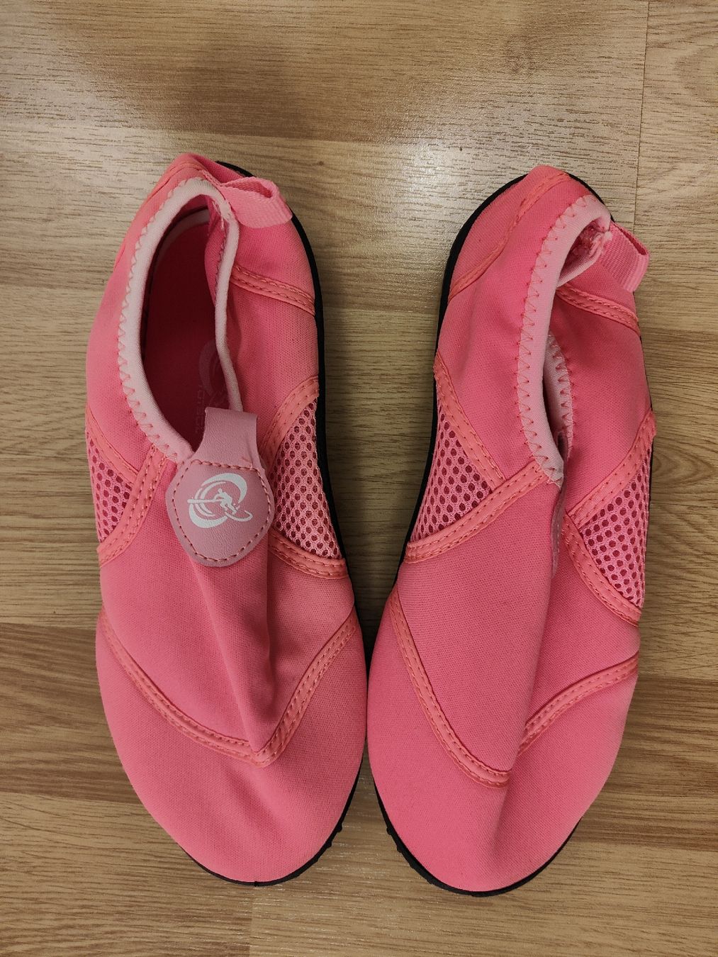 Scarpe per ragazze: Badeschuhe/Surfschuhe Gr. 35, Pink – Usato da Davos Platz venduto da wauwauin