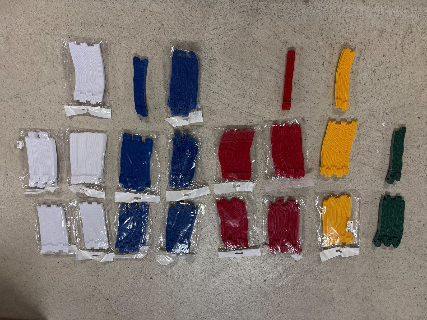 Cavi: 920x Kabelklett 150mm lang / diverse Farben – Nuovo e nell'imballaggio originale da Oberuzwil venduto da MusicMinimax