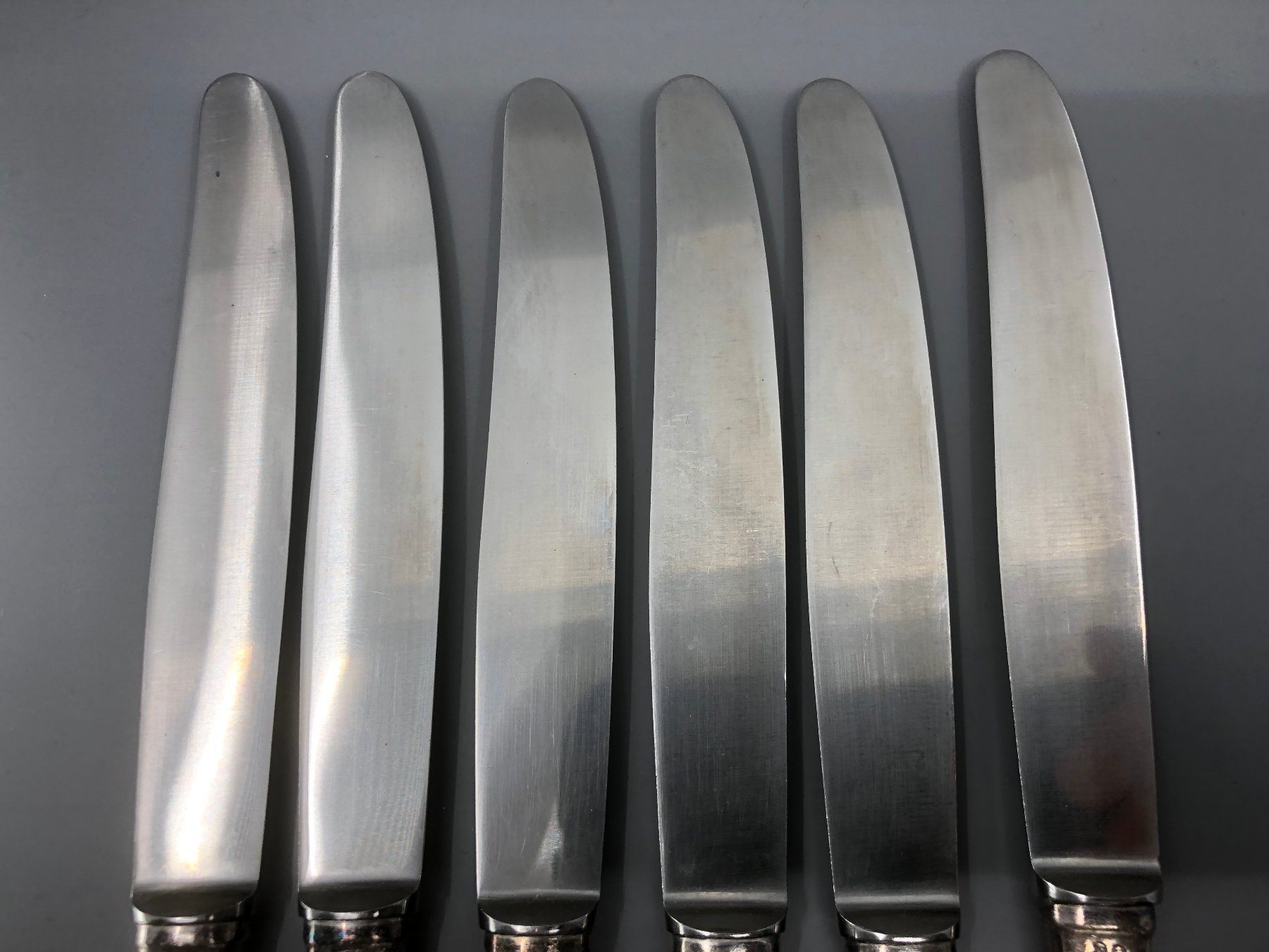 Besteck: 6 Tafelmesser versilbert – Gebraucht aus Basel von Tiabeanie 6