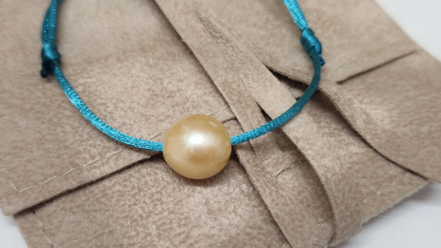 Bracciali & Braccialetti: Bracelet sur cordon – Nuovo e nell'imballaggio originale da Collombey venduto da Preloveditems 1