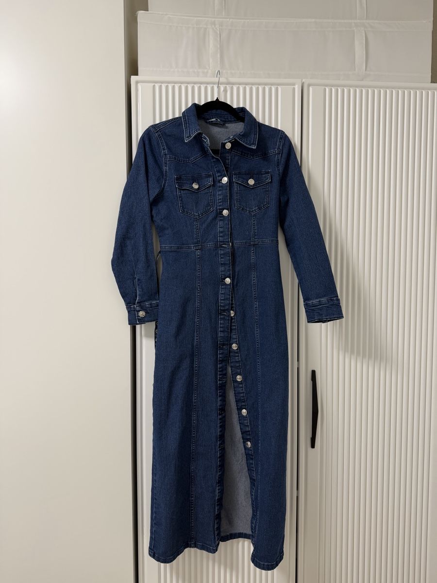 Only Vestiti: Lässiges Jeanskleid Maxilänge – Nuovo (secondo la descrizione) da Basel venduto da sid_dem