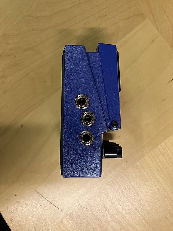 Strumenti musicali: Pedale BOSS SY-1 synthesizer – Usato da Genève venduto da augustin-sj 1