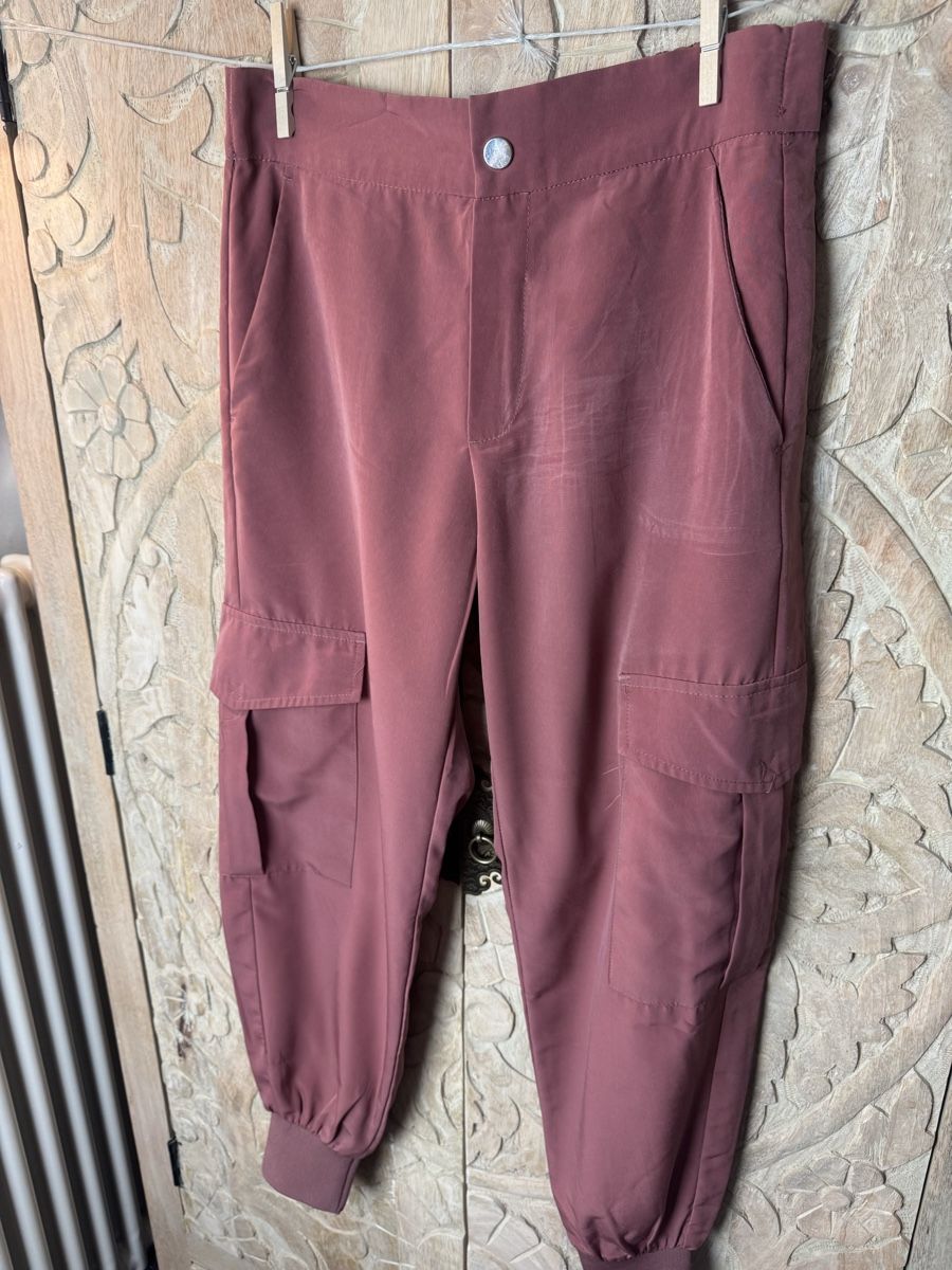 Zara Hosen: Stylische Cargohose Dunkles Altrosa - S – Gebraucht aus Wettingen von JasminL92 1