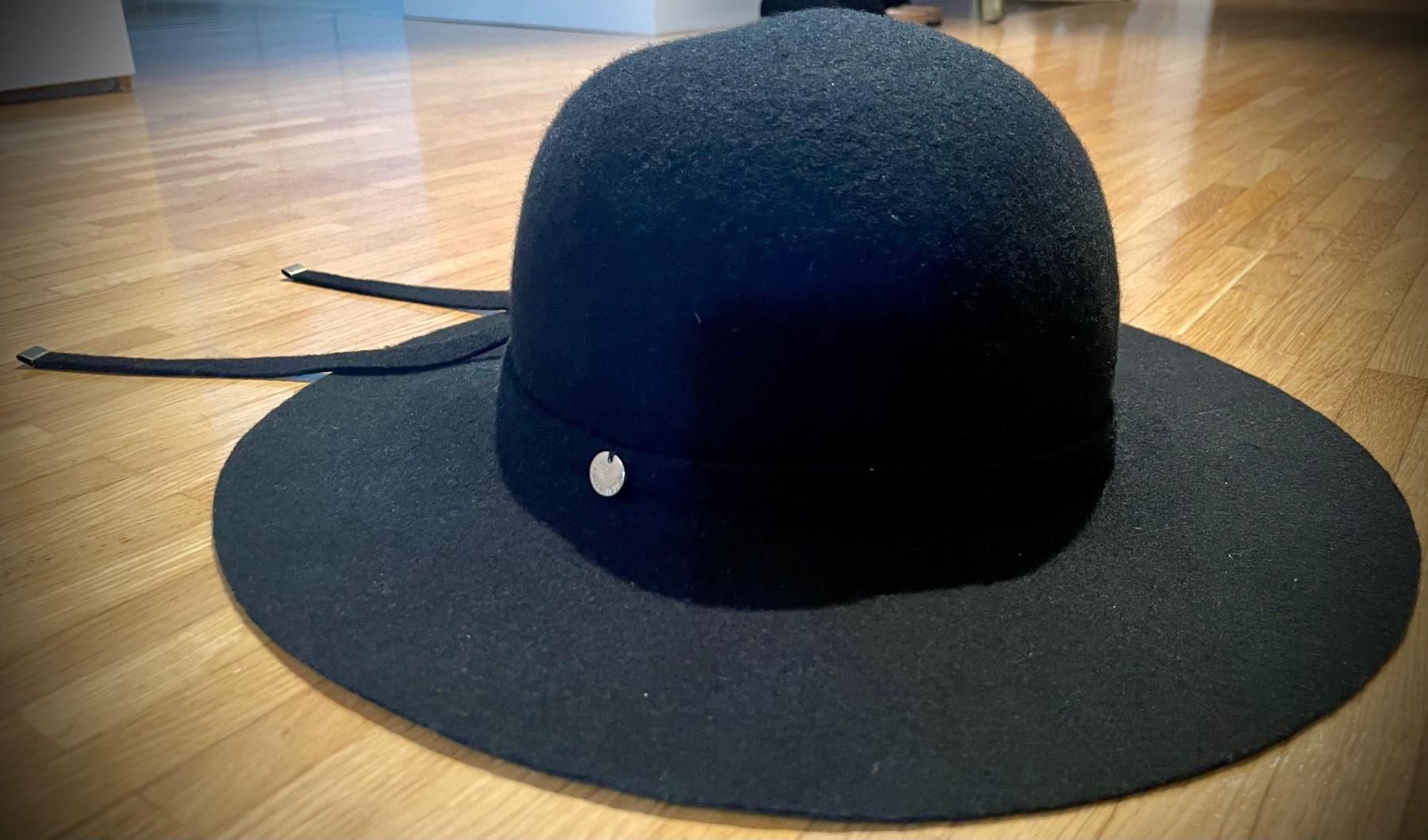 Armani Copricapi, berretti & cappellini: eleganter damenhut von armani – Usato da Rotkreuz venduto da 4evermine 1
