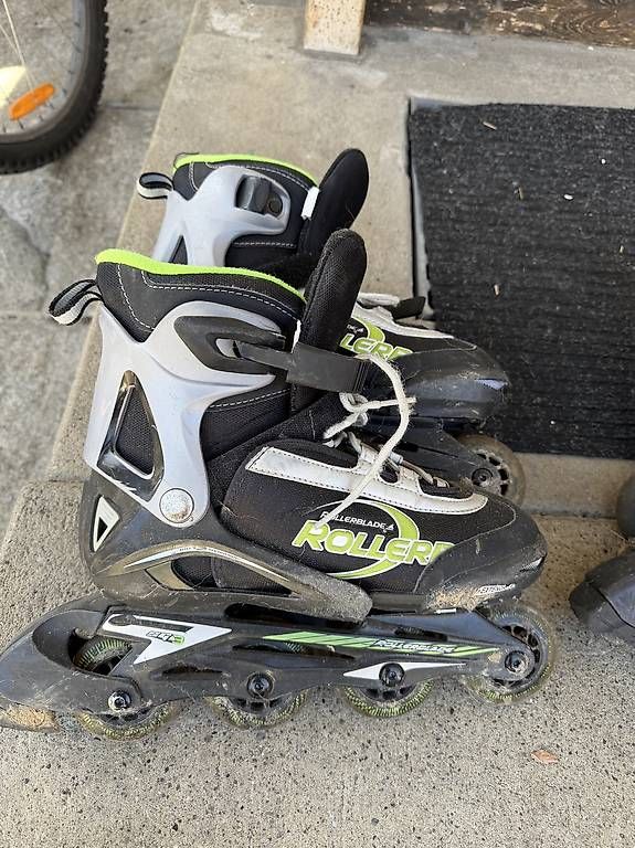 Pattini in linea & Pattini a rotelle: Rollerblades Grösse 32-37 – Usato da Egerkingen venduto da Illmatic89