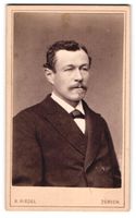 Fotografie R. Riedel, Zürich, neben Hot