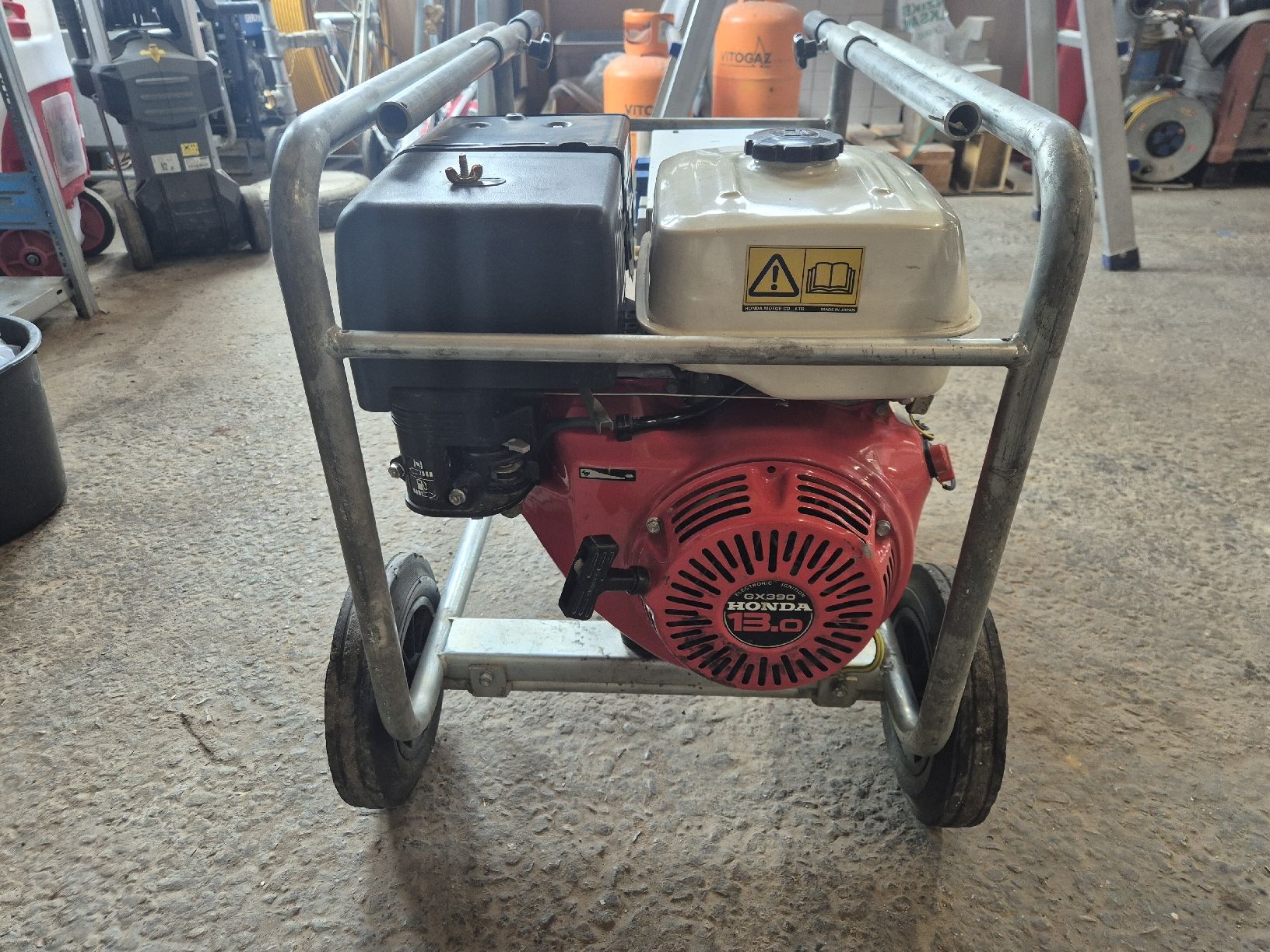Generatori di corrente: Notstromaggregat Benzin 400 / 230V – Usato da Niederwangen BE venduto da Tonilaro 2