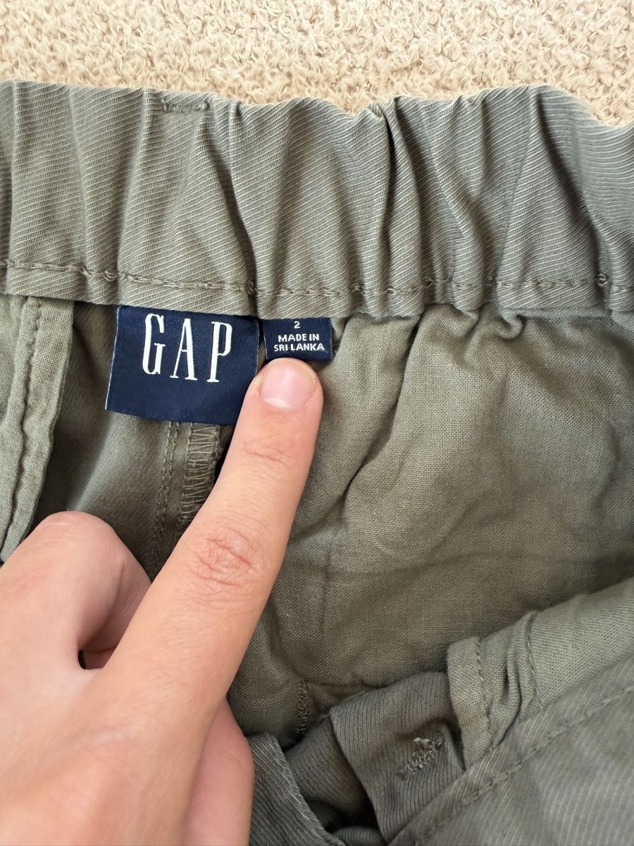 Gap Pantaloni: GAP Shorts Khaki Grösse 34 – Usato da Luzern venduto da kos_d7lh 3