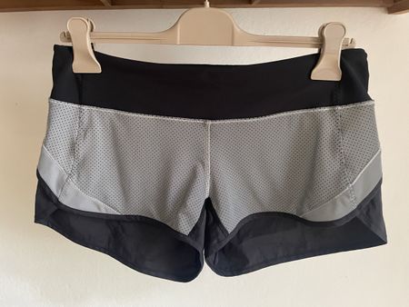 Pantaloncini sportivi Lululemon neri/grigi, taglia 6