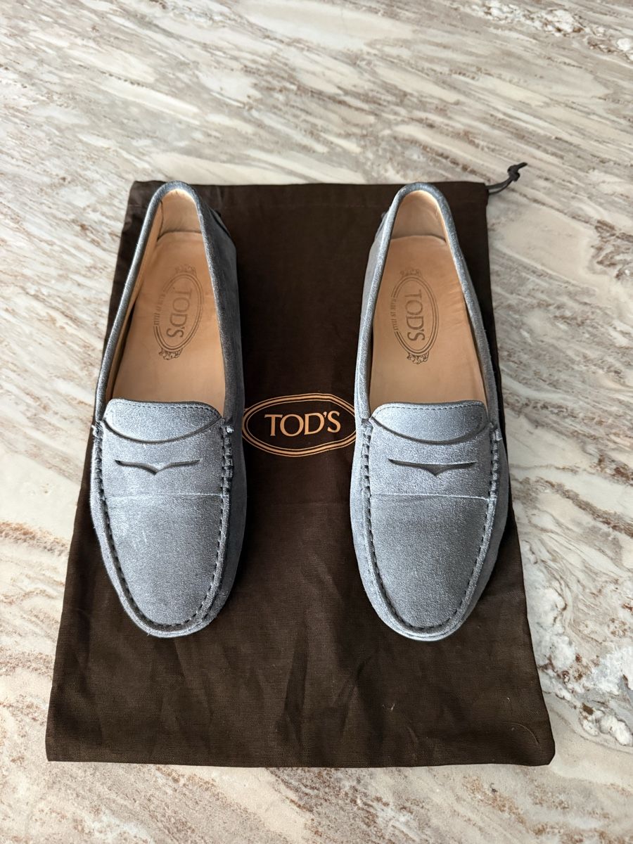 Tod'S Chaussures femmes: Tod's Loafer Wildleder hellgrau Grösse 38.5 – D'occasion à Kilchberg ZH par Shiraz3