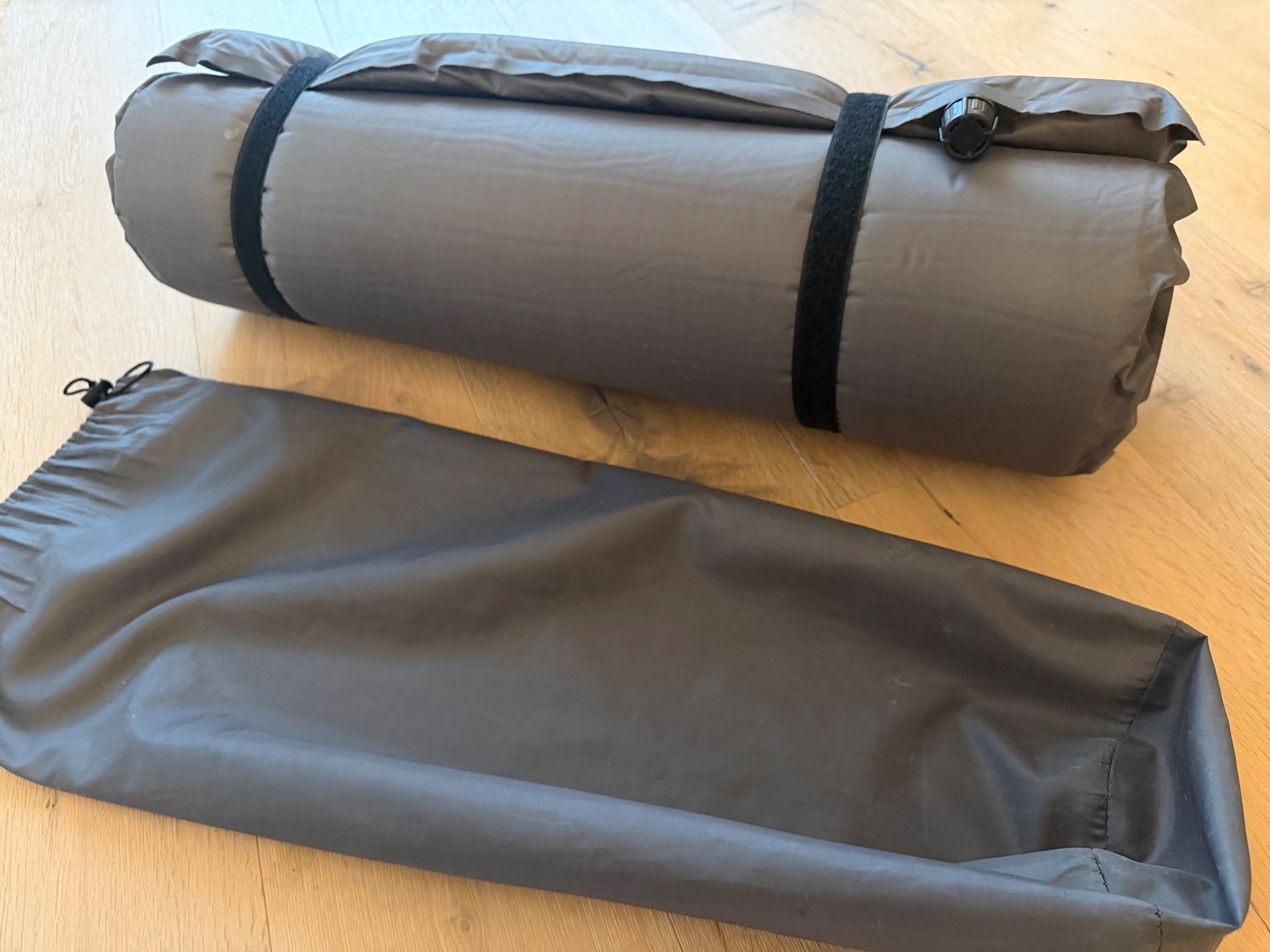 Bodenmatten: Selbstaufblasbare Isoliermatte grau inklusive Packbeutel – Gebraucht aus Jona von ckarthaus 1