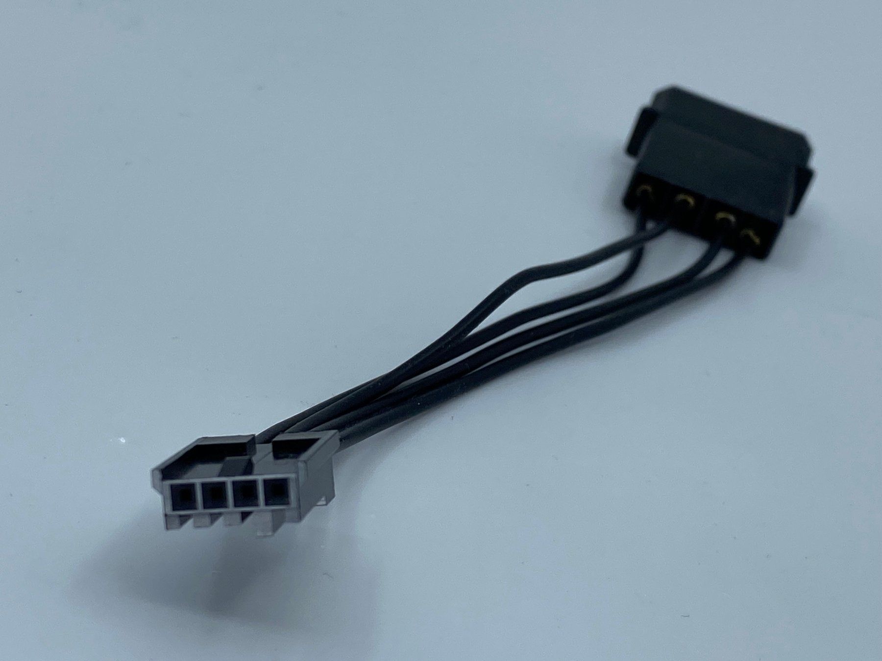 Corsair Cavi: Corsair Floppy Adapter 4 Pin - NEU – Usato da Langwiesen venduto da Restposten-24 2