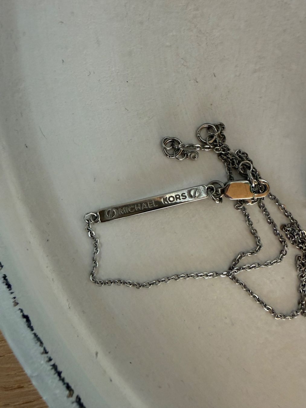 Michael Kors Catenine: Michael Kors Kette/Ohrringe silber – Usato da Visperterminen venduto da ele_8n98 3