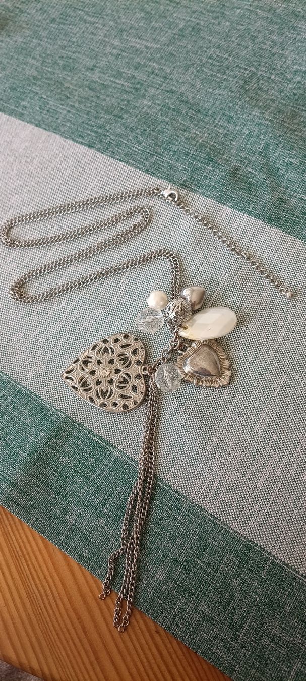 Ciondoli: Stylish Silver Heart Statement Necklace, Summer Bling! – Nuovo (secondo la descrizione) da Zürich venduto da cat_9cvz