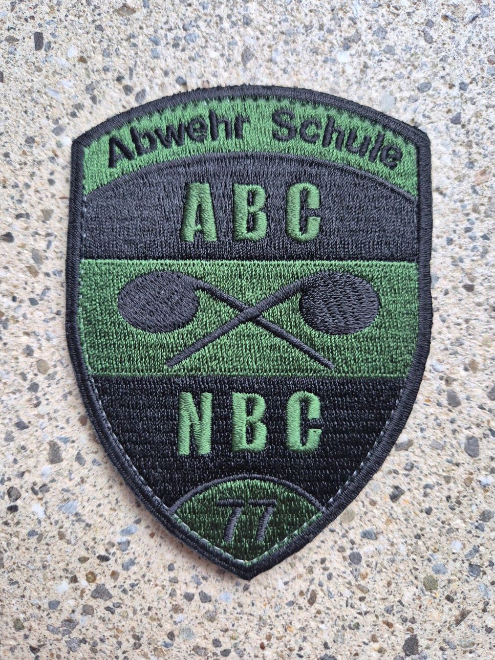Schweizer Armee Placchette & Badge: *** Badge Abwehr Schule ABC NBC 77 mit klett *** – Nuovo (secondo la descrizione) da Riedholz venduto da fr_sIruP