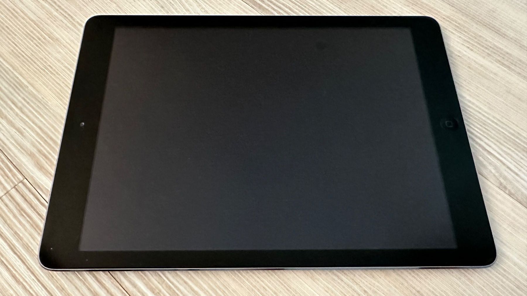 Apple Tablet PC: iPad Air 1. Generation A 1474 W-Lan – Usato da Gretzenbach venduto da Mega56