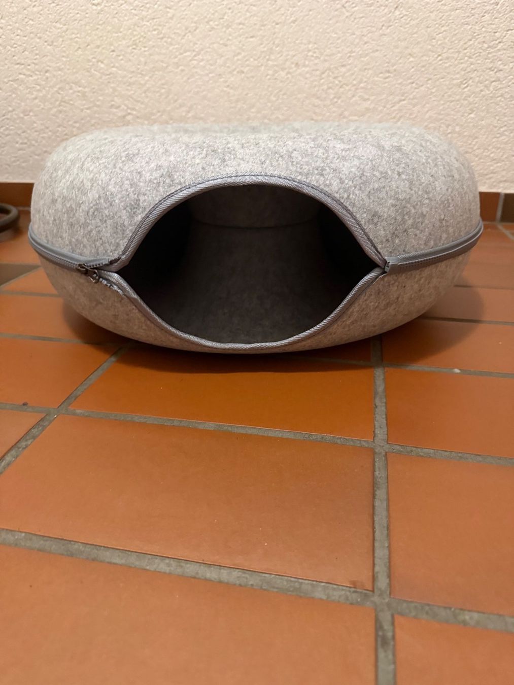 Amewi Giocattoli: Katzenspielzeug/Schlafplatz Donut – Usato da Dornach venduto da AlexandraT