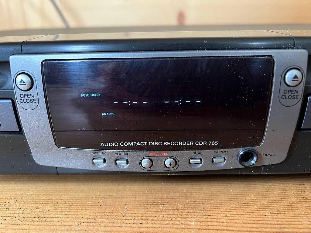 Registratori: Philips Compact Disc Recorder 765 – Usato da Champéry venduto da jaquin57 1