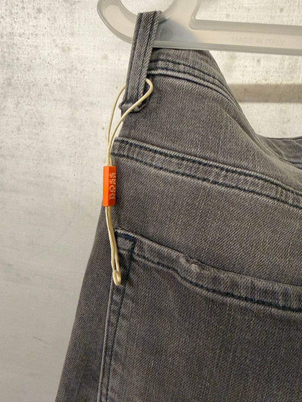 Hugo Boss Jeans: Hugo Boss Jeans, Orange 90, Neu – Nuovo (secondo la descrizione) da Schlieren venduto da Stadtammannamt_8952 4