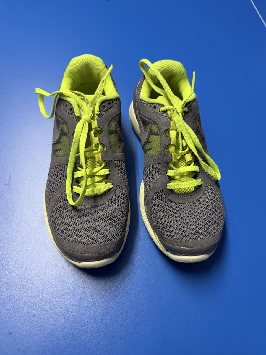 Nike Scarpe da uomo: Nike Running Shoes - Size:36 Good Condition! – Usato da Herrliberg venduto da Tubalp