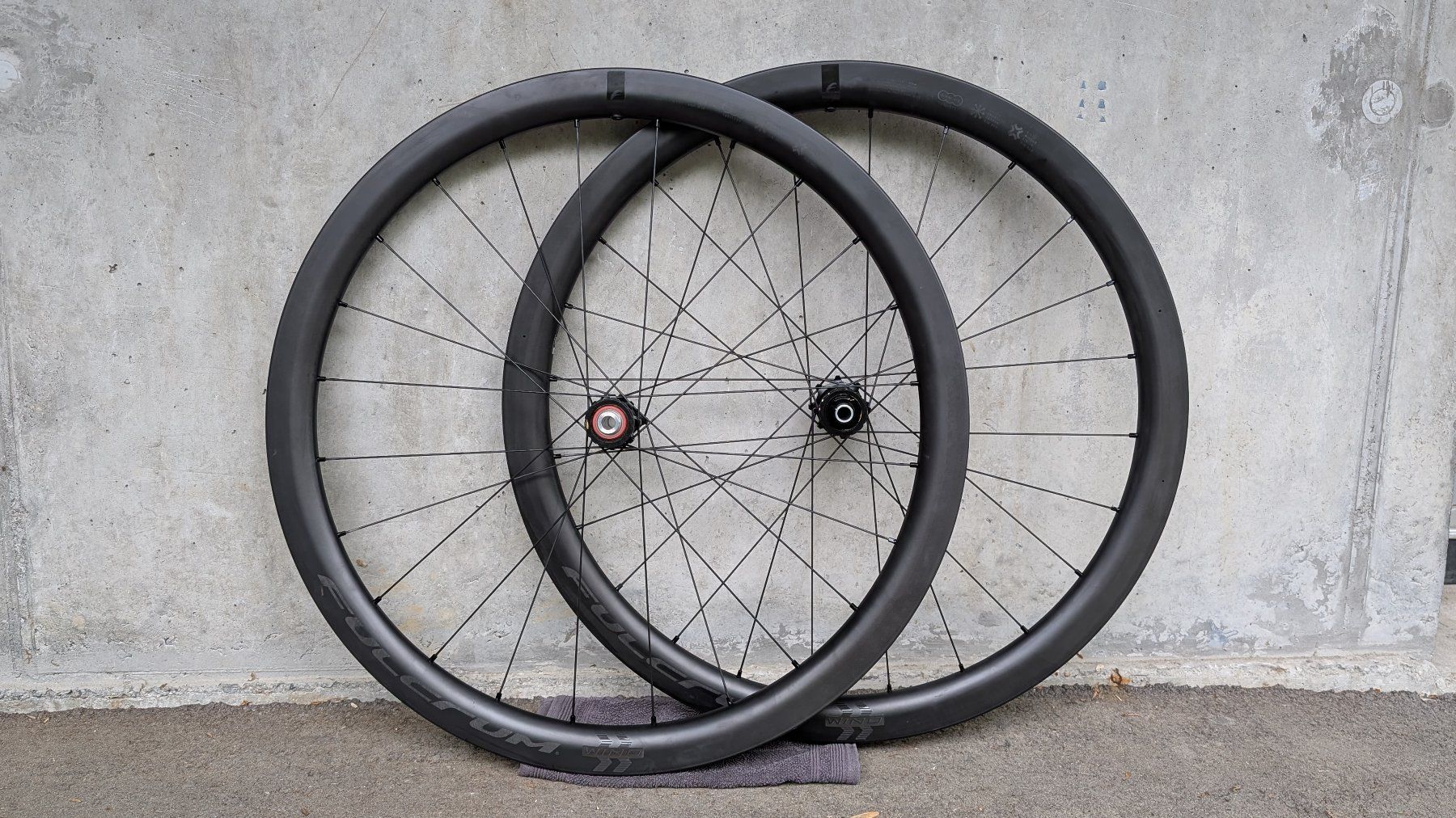 Fulcrum Pezzi di ricambio: Fulcrum Wind 42 Carbonräder – Usato da Liebefeld venduto da Pacem