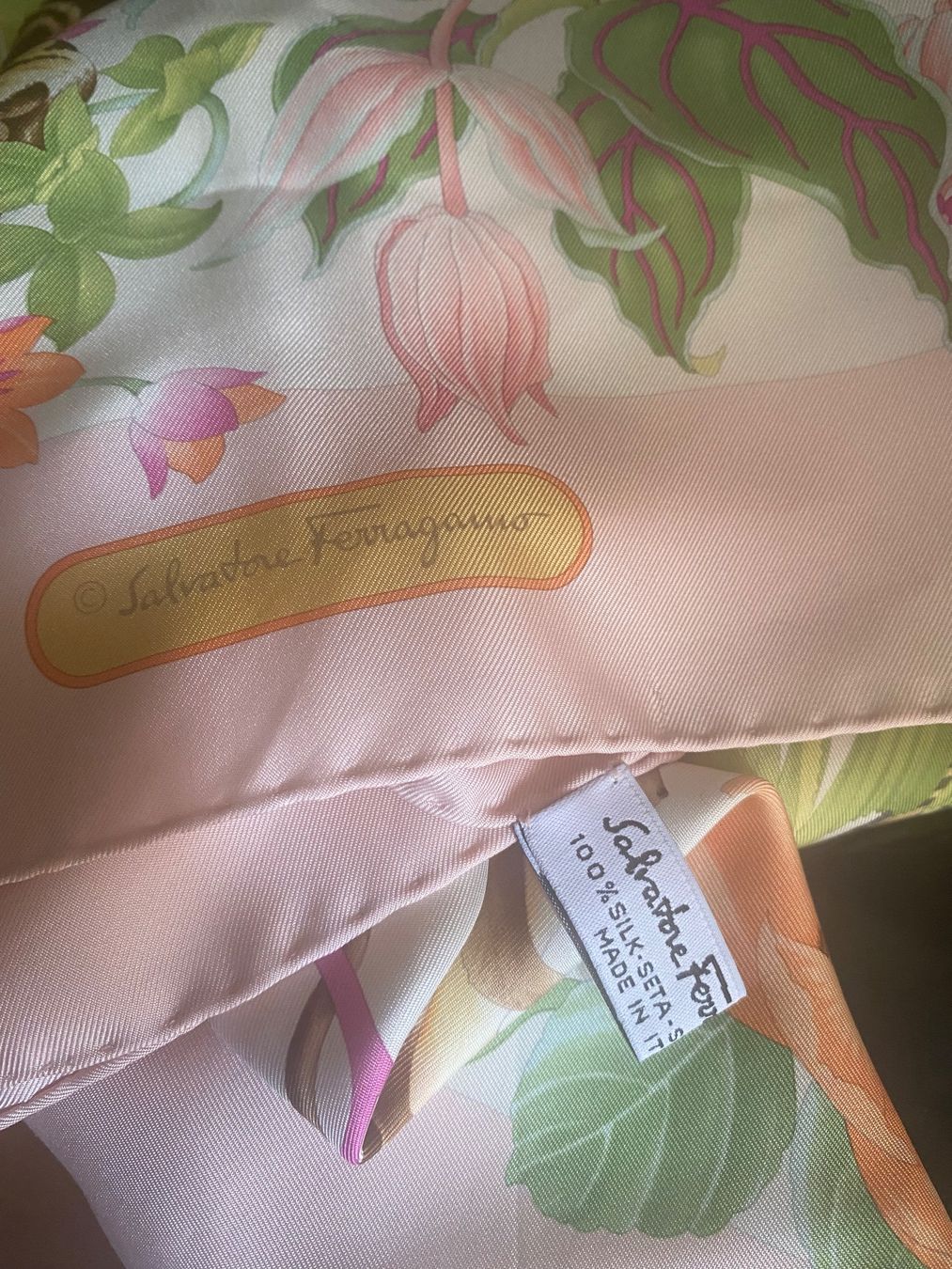 Salvatore Ferragamo Foulard & Sciarpe: Salvatore Ferragamo – Nuovo (secondo la descrizione) da fribourg venduto da iris18 1