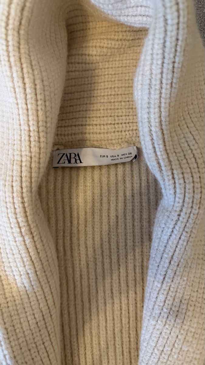 Zara Gilets & Westen: Strick Oberteil Gilets Damen Zara s – Neu (gemäss Beschreibung) aus Seuzach von aes_xj6f 2