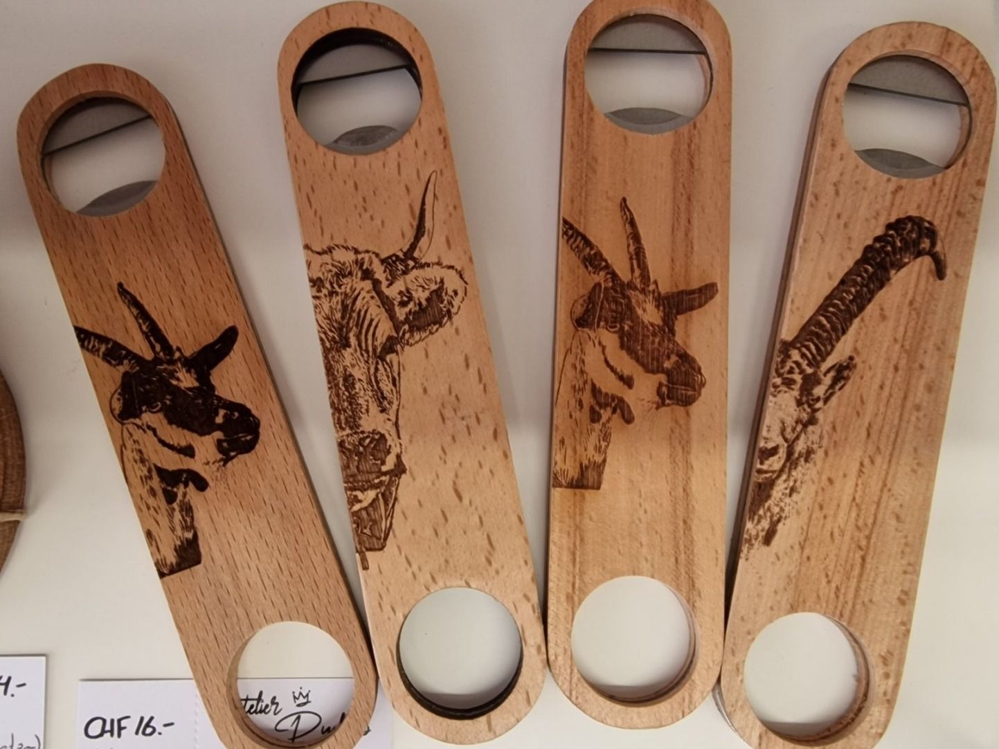 Apribottiglie & Tappi per chiusura: Flaschenöffner Holz Steinbock Motiv – Nuovo e nell'imballaggio originale da Schaffhausen venduto da AtelierPudesco 2
