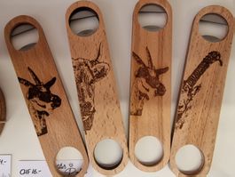 Flaschenöffner Holz div Motive graviert: Kuh Steinbock Ziege