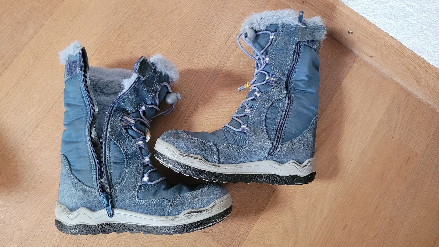 Scarpe per ragazze: Warme Winterstiefel, Grösse 29 – Usato da Uetendorf venduto da Heyhey3661 3