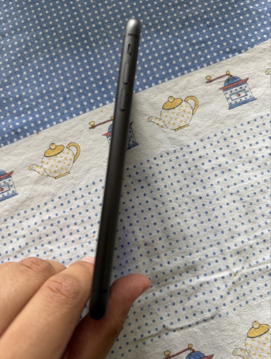 Apple Telefoni cellulari / Smartphones: iPhone 11, 64GB – Usato da Saland venduto da leachim93 2